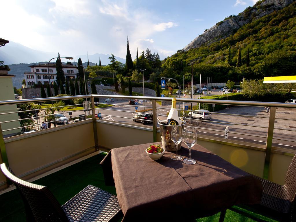 Hotel Rubino Nago Exteriör bild
